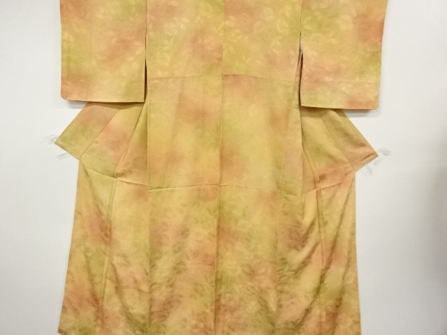 花模様織出し暈し色無地着物